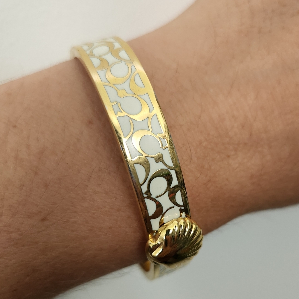 Coach |Gold and White Sea Shell Clasp Bracelet